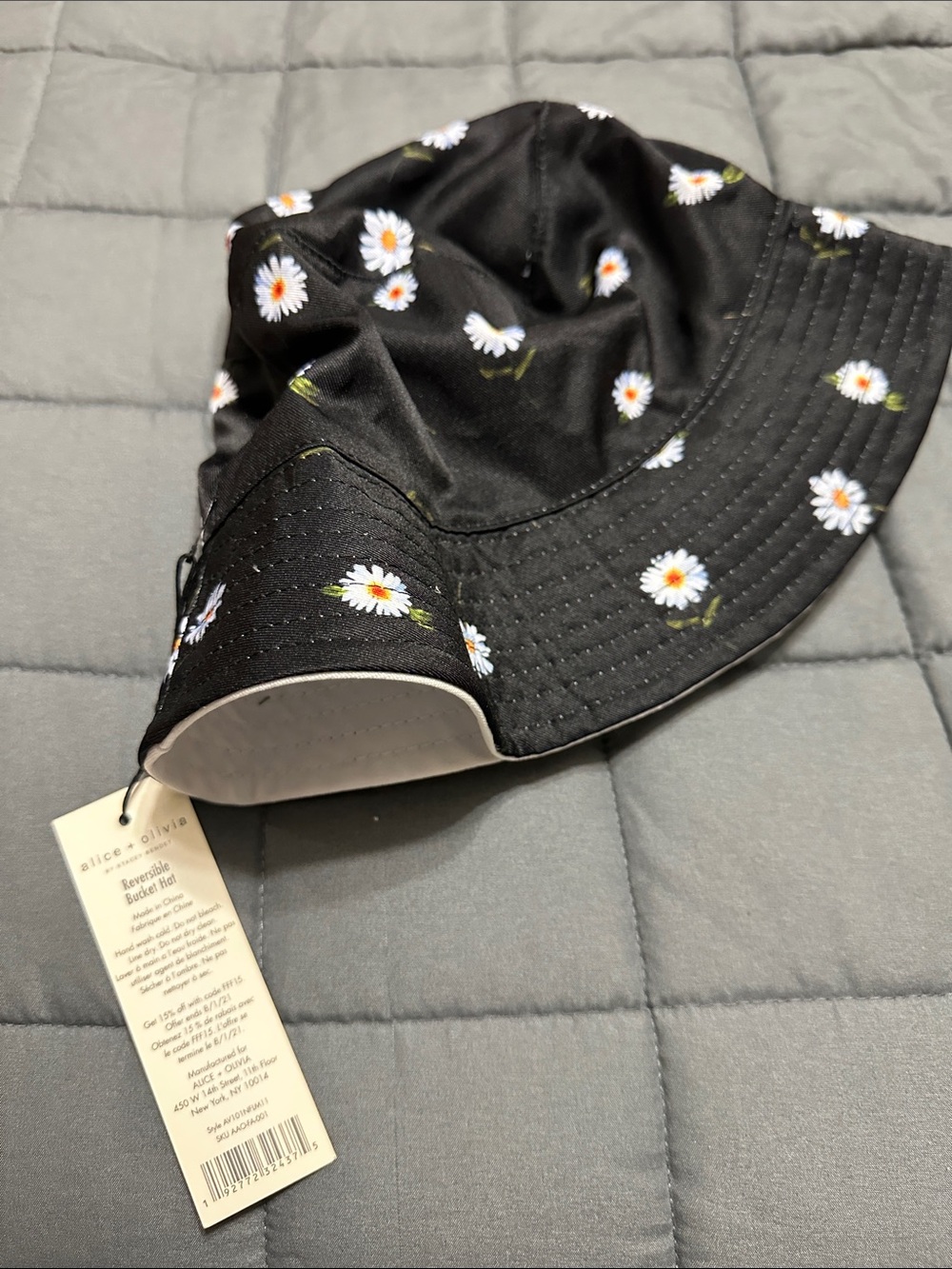 Alice + Olivia Black Daisy Print Reversible Bucket Hat